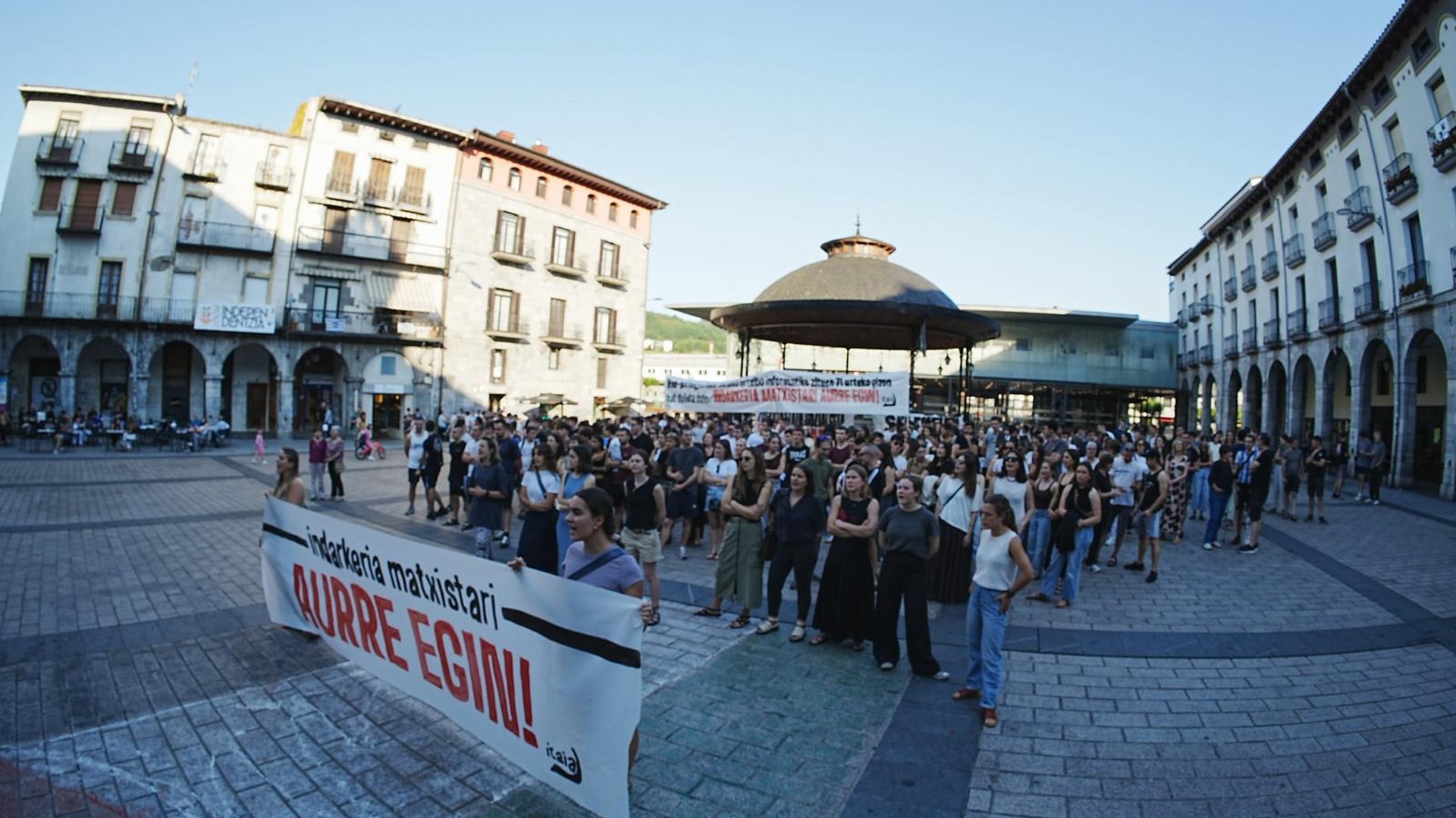 Protesta egingo dute, bortxatu zutela salatu zuen emakume batek bere buruaz beste egin duela eta