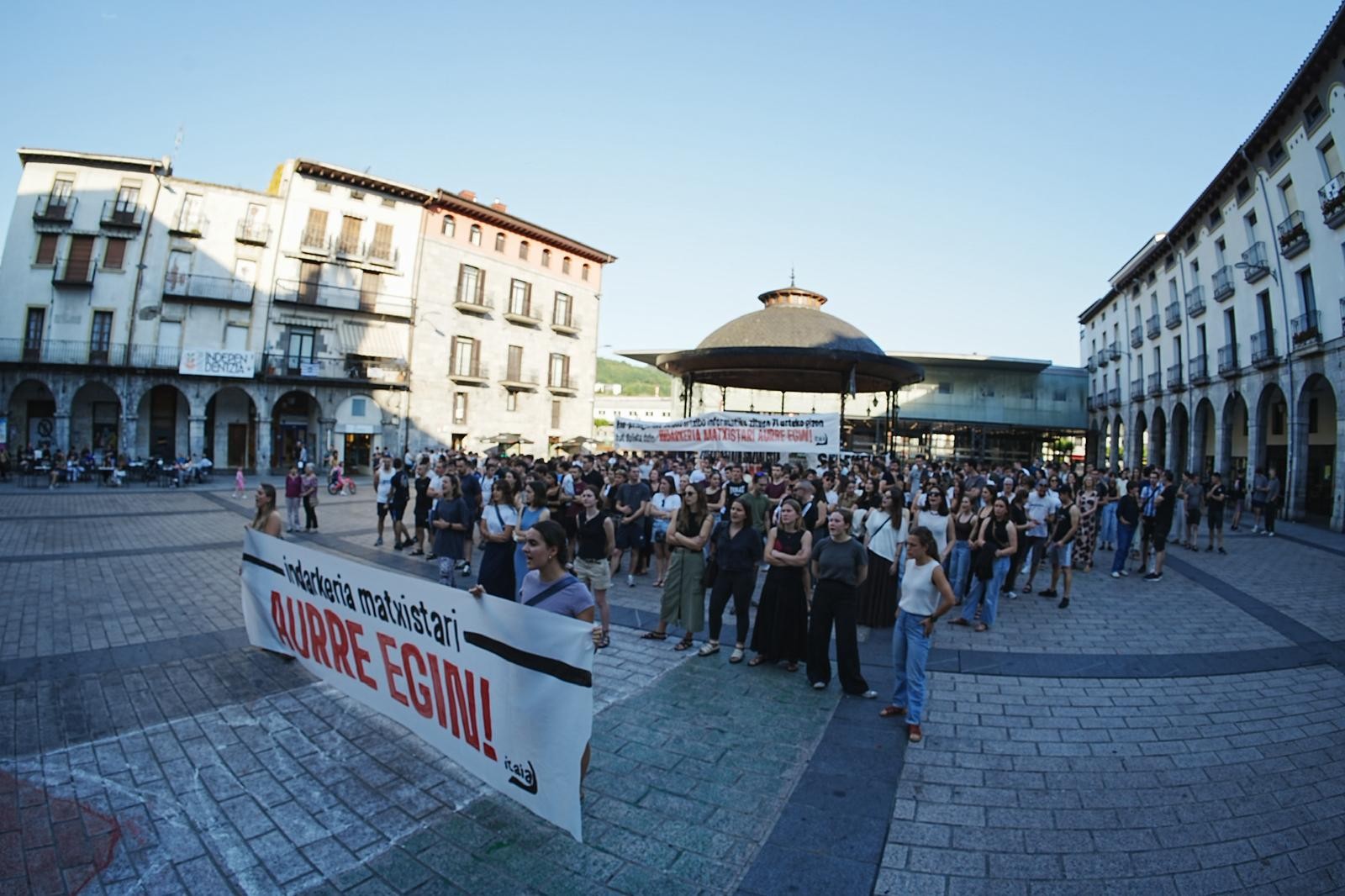 Protesta egingo dute, bortxatu zutela salatu zuen emakume batek bere buruaz beste egin duela eta