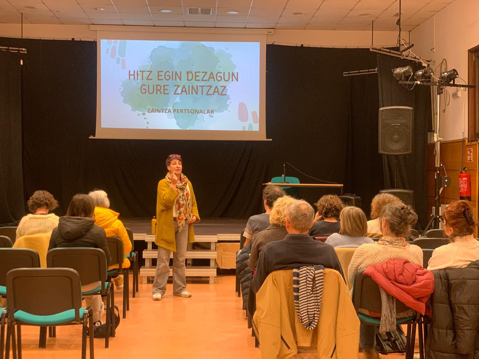 Abiatu dute 'Hitz egin dezagun zaintzaz' ikastaroa
