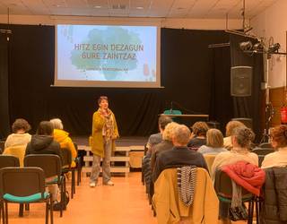 Abiatu dute 'Hitz egin dezagun zaintzaz' ikastaroa