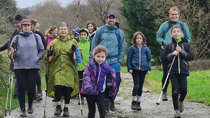 Eguraldi eskasa izan arren, Pagoetako gailurra egin dute mendizale gazteek