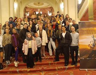 Lucia Lacarraren 'A.I. (Amalur Indarra)' ikuskizunaz gozatzeko aukera baliatu dute hainbat zumaiarrek