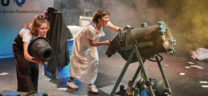 Antzerkia familian: 'Piztu! EmakumeOn energia'