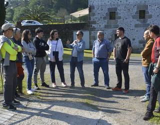 Egurbide ur errota bisitatu dute hainbat lagunek gaur goizean