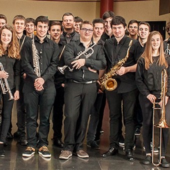 EUSKADIKO IKASLEEN JAZZ ORKESTRAREN ENTSEGU IREKIA IKASTOLAKO ARETOAN