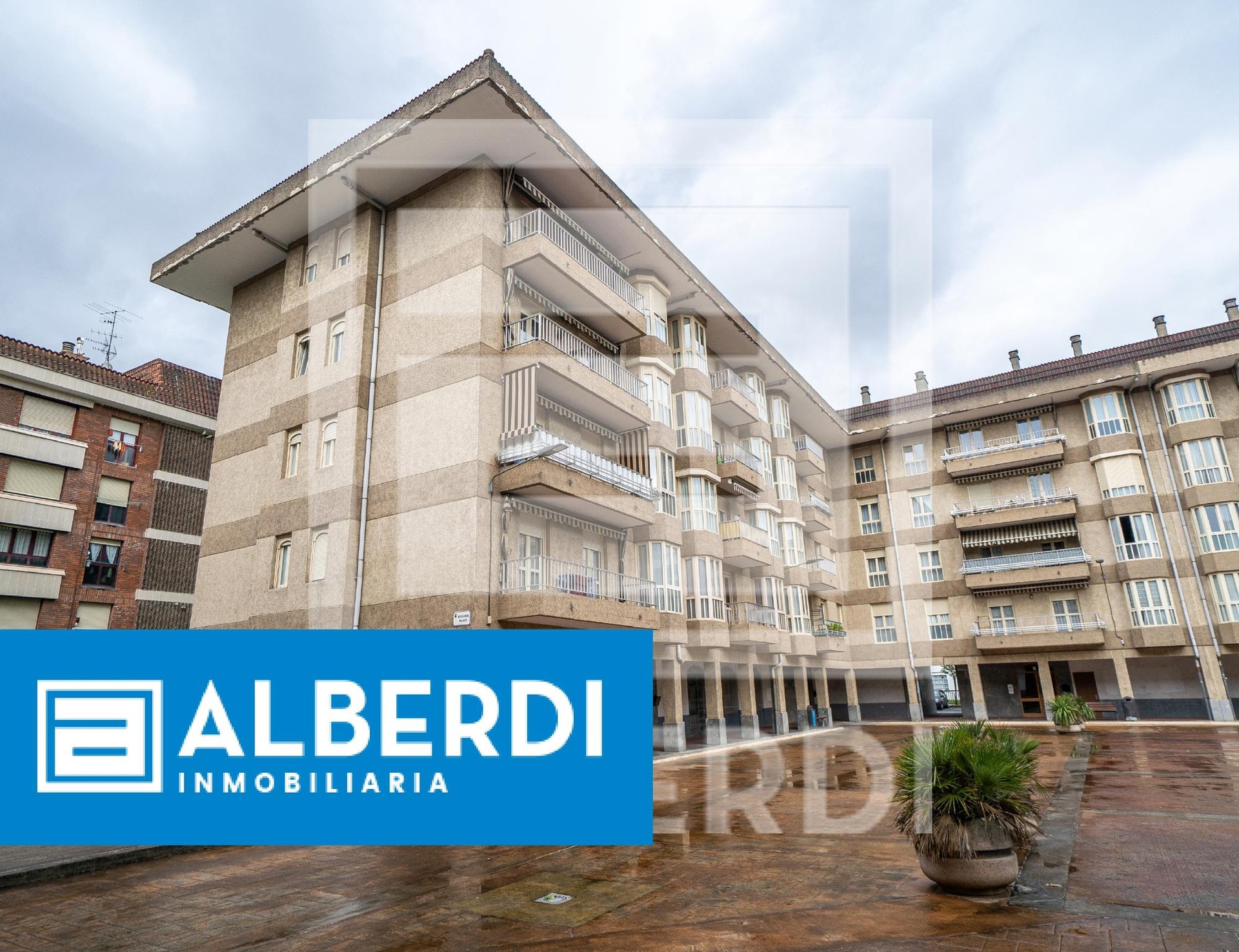 Alberdi Inmobiliaria: merkataritza lokala salgai Bizkargi plazan