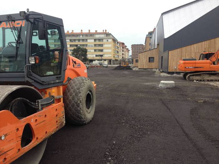 Aitzuri frontoiaren inguruko urbanizazio lanak egiten hasi dira