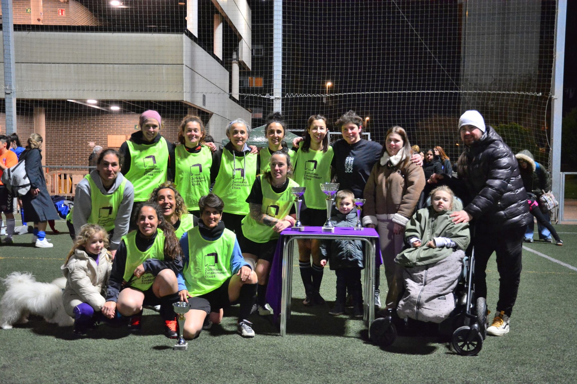 Emakumeon Etxeko beteranoen taldea, hirugarren Santurtzin jokatutako futbol txapelketan