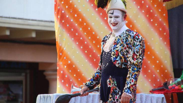 Irudietan: Gari, Montxo eta Joselontxo pailazoak, Lege Zaharren enparantzan