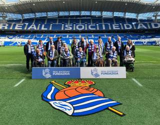 Otezuriko egoiliarrek Anoeta ezagutu dute Realeko bi jokalari ohiren eskutik