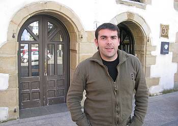 «Auzoetako bizilagunengana hurbildu nahi dugu»