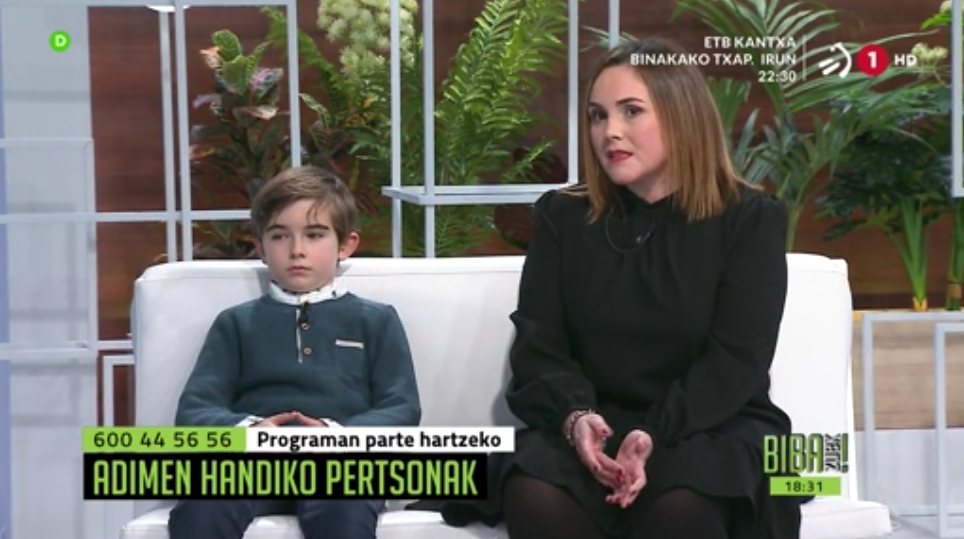 Hegoa Larzabal eta Julen Landa ama-semeak, ETB1eko 'Biba Zuek!' saioan