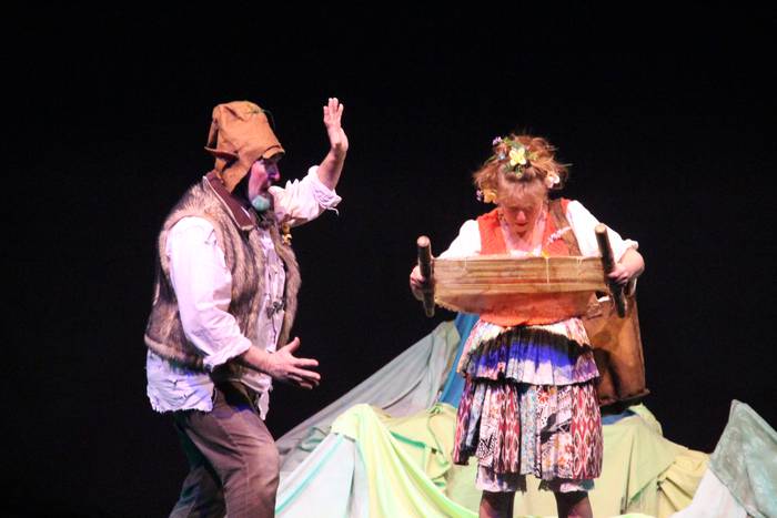 Goazen Antzerkira kanpaina egingo dute aste honetan eskoletan