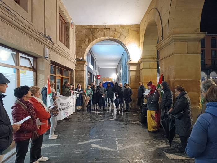 Saharak bere etorkizuna libreki erabaki dezan eskatu dute Isilune Zirkuluan