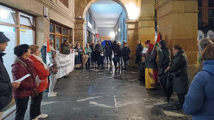 Saharak bere etorkizuna libreki erabaki dezan eskatu dute Isilune Zirkuluan