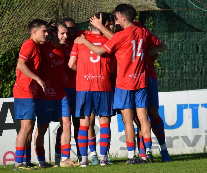 Etxean, aurkaririk ez