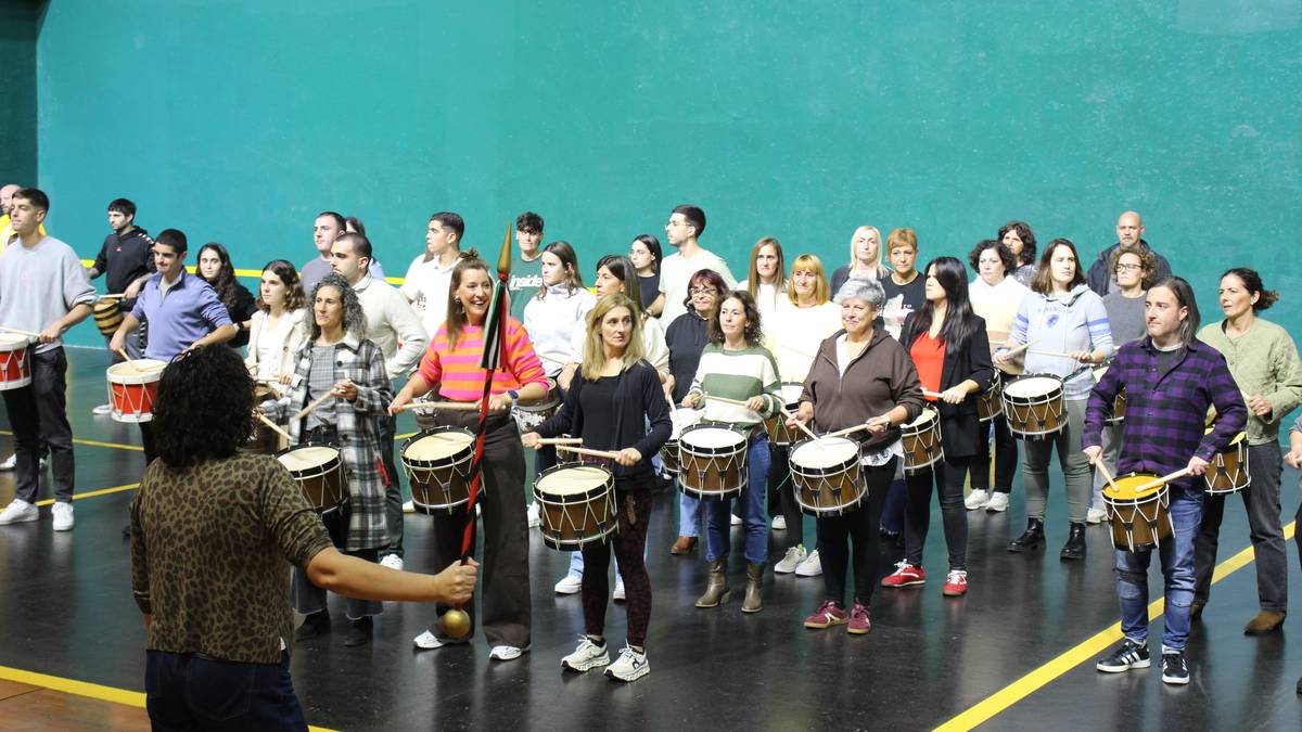 Gurea pilotalekuko hotsek iragarri dute hilaren 22an erneko den danborrada