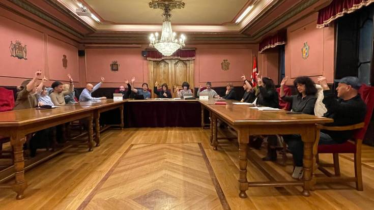 Martxoaren 8ko adierazpena aho batez onartu dute udalbatzarrean