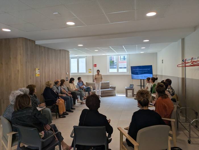 Herritarrak Zaintza Mahaian parte hartzera animatu ditu udalak