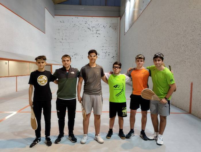 Paleta argentinarreko teknifikazio saioetan dabiltza Zumaiako hiru pilotari