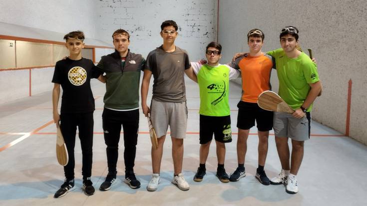 Paleta argentinarreko teknifikazio saioetan dabiltza Zumaiako hiru pilotari