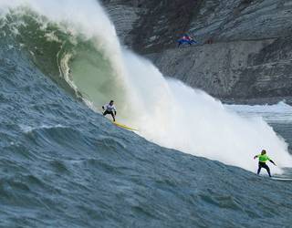 Zarauzko Surf Elkarteak autobusa antolatu du Punta Galeako olatu handien txapelketara joateko