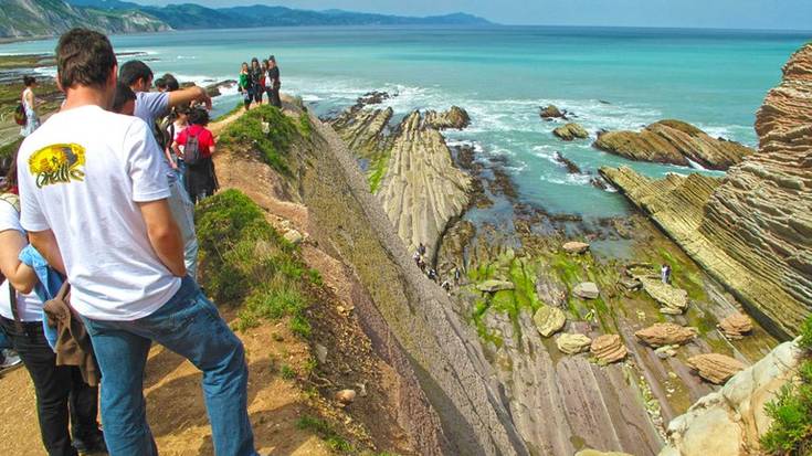 Algorriko ibilbidean hezitzaile bat egongo da uztailean eta abuztuan