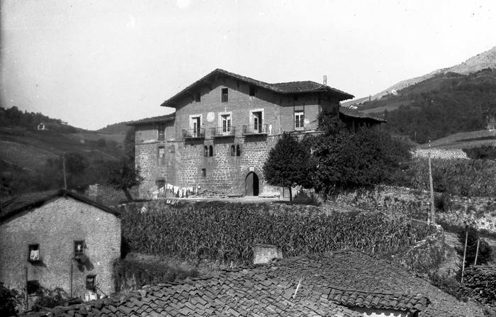 Baldako dorretxea eta bertako leinua