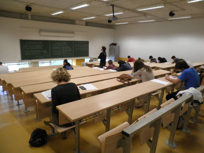 Unibertsitatera sartzeko hautaproba atzeratu egingo dute
