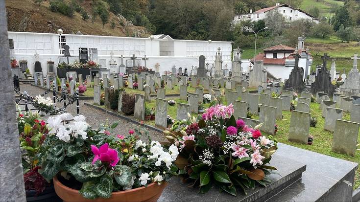 Loreak oroimenaren seinale, Santu Guztien Egunean