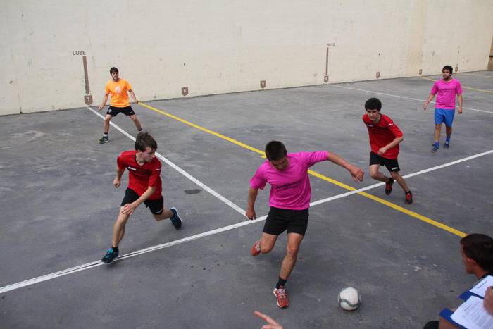 Floren Memoriala VII Futbito Txapelketa abiatuko dute bihar Getarian