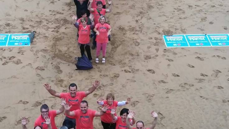 'Erabakitzeko prest' argazki jendetsua atera dute