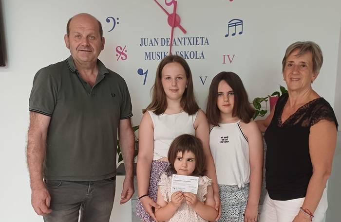 Juan Antxieta musika eskolakoek banatu dute zozketako saria