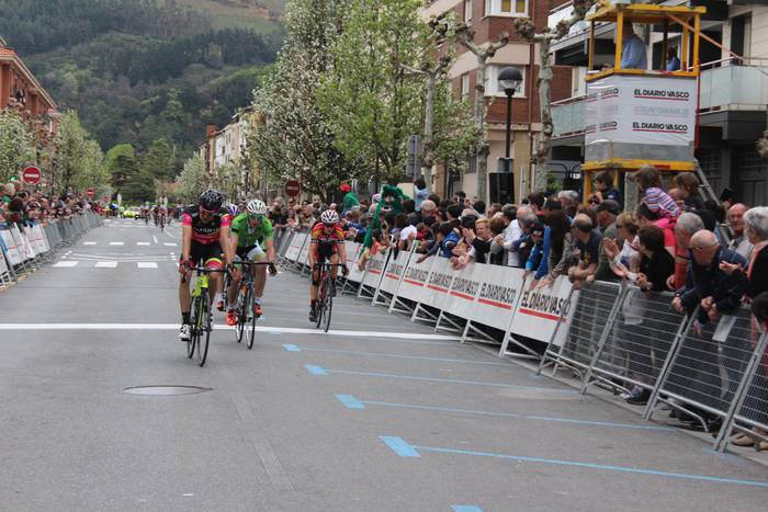 Eulen taldeko txirrindulariak prest Bidasoako Itzulirako