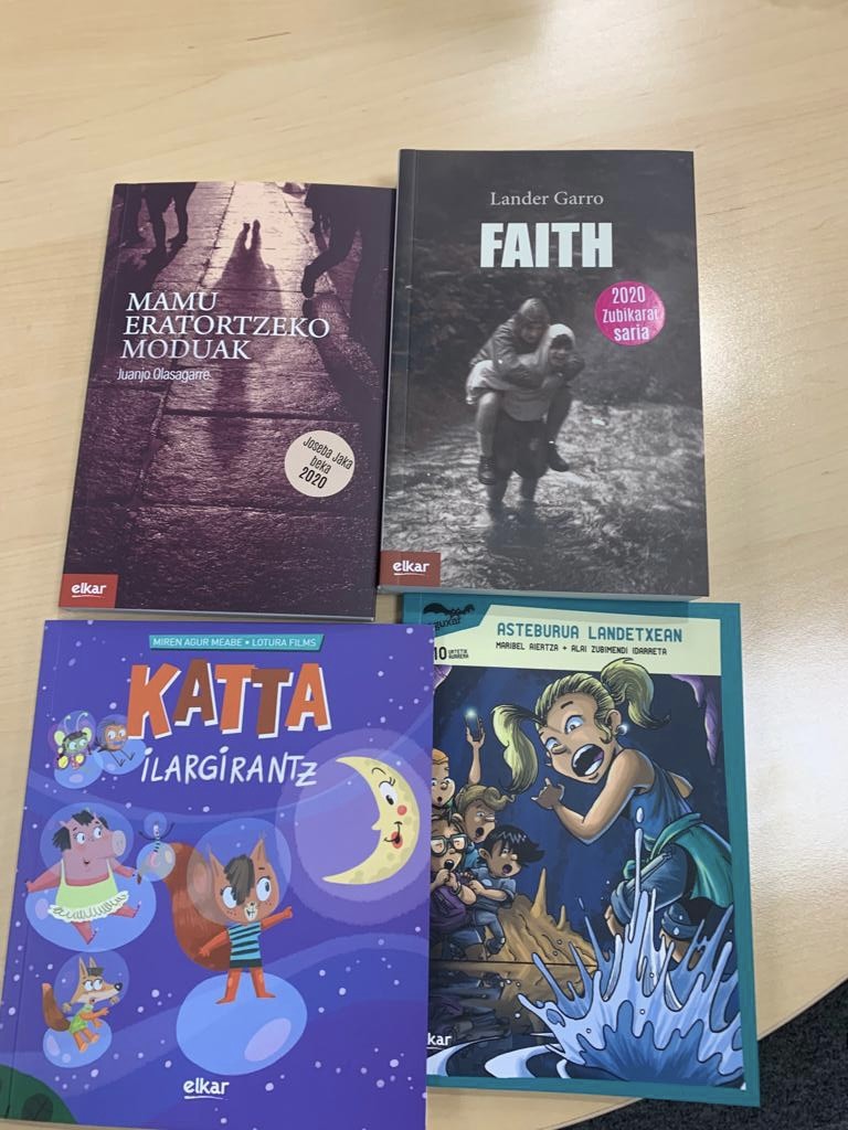 Elkar argitaletxearen liburu sorta zozkatuko du Maxixatzenek bazkideen artean