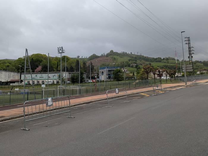 Zestoatik Izarraizpe ikastolara joaten diren autobusentzat geltoki berria egokituko du udalak Garmendi auzoan