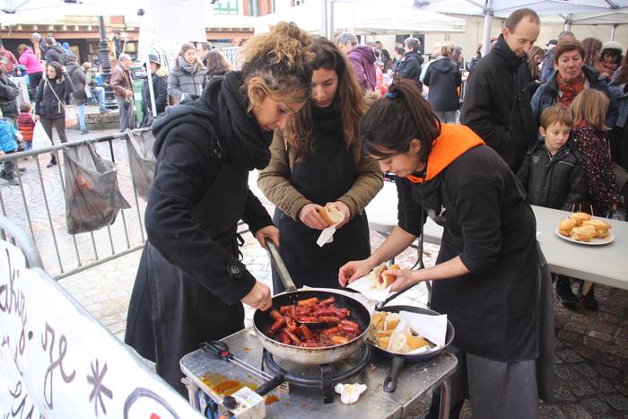 Santomas zaporez girotu dute Zarautz