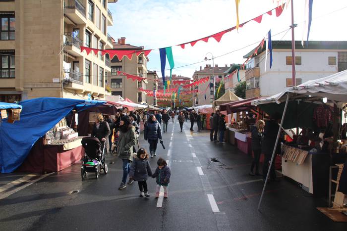 Irudietan: Bihar izango du azken eguna Zarauzko Erdi Aroko Azokak