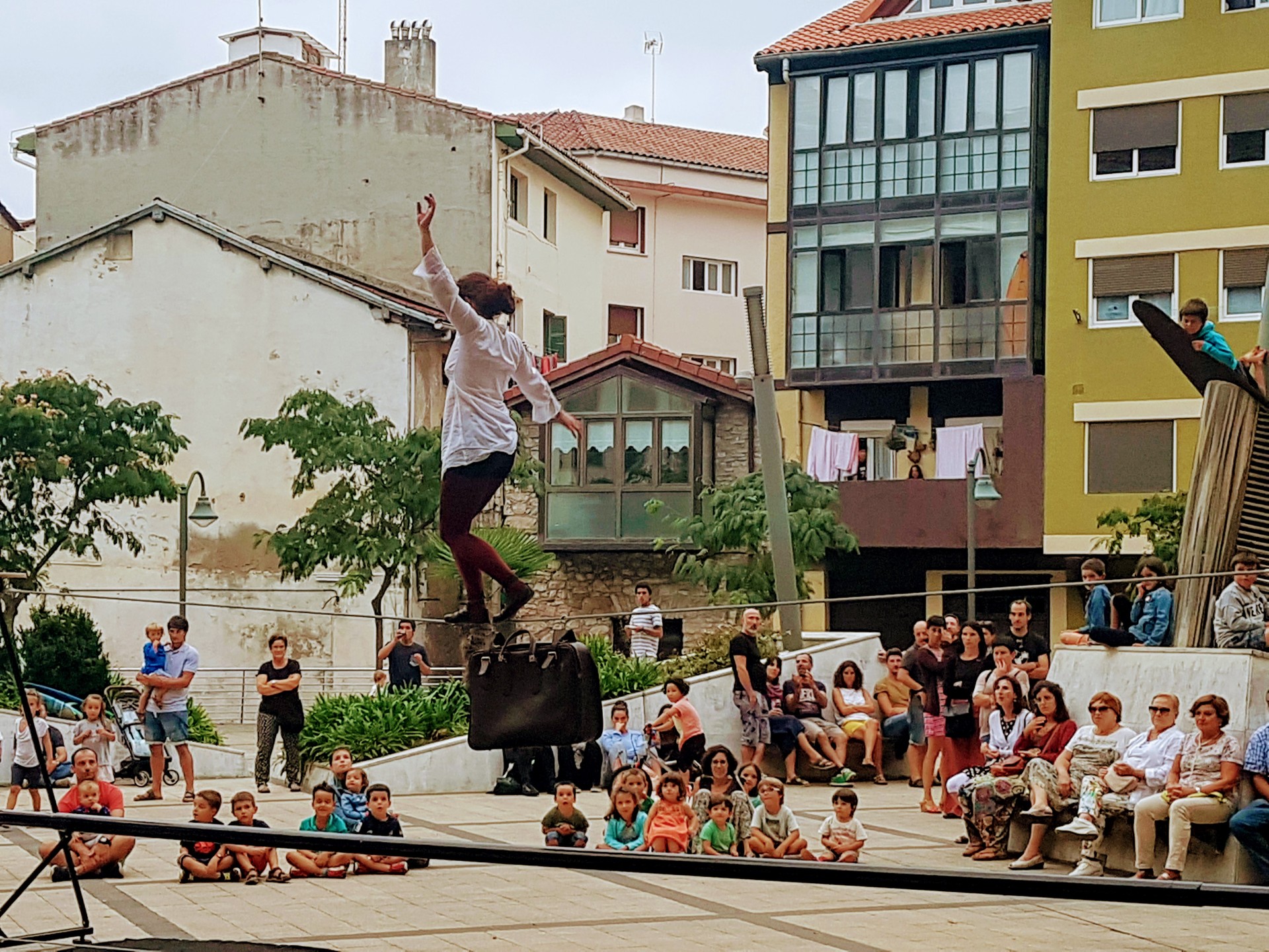 Kable gaineko akrobaziak Ondartxo plazan