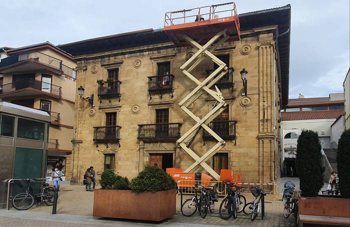 Martxan dira Zarauzko Portuetxeko teilatua berritzeko lanak