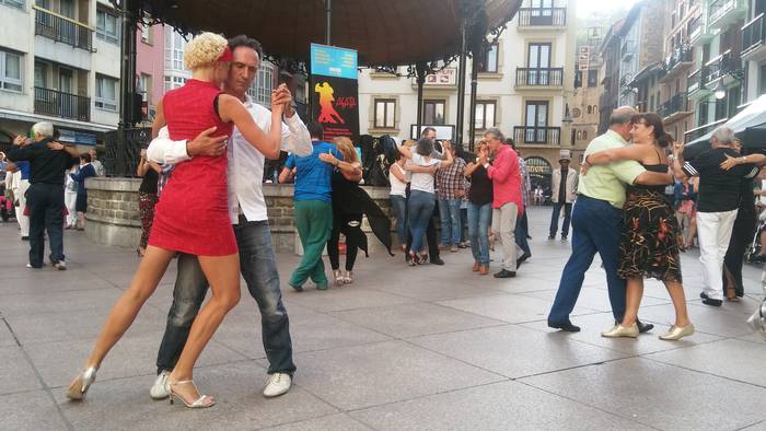 Tango ikuskizuna