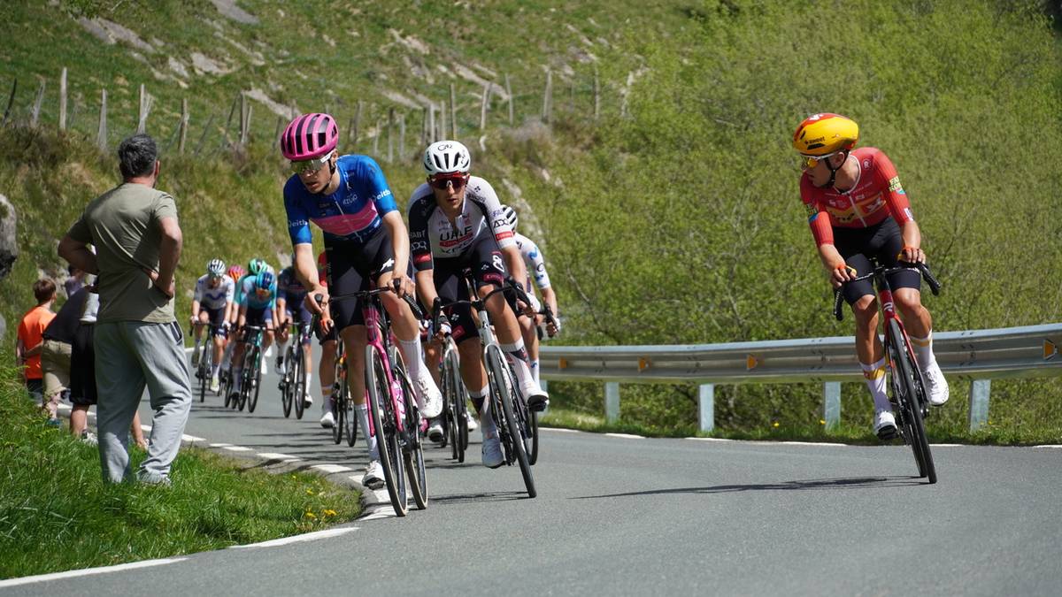 Urola Erdia zeharkatu du gizonen Euskal Herriko Itzuliaren bosgarren etapak