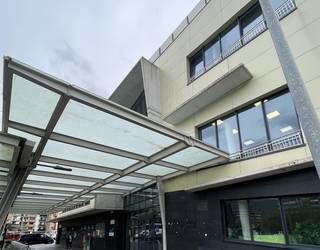 Igerileku aurreko jolas parkearen estalkia handitzen hasiko da udala astelehenean