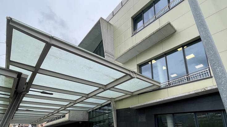 Igerileku aurreko jolas parkearen estalkia handitzen hasiko da udala astelehenean