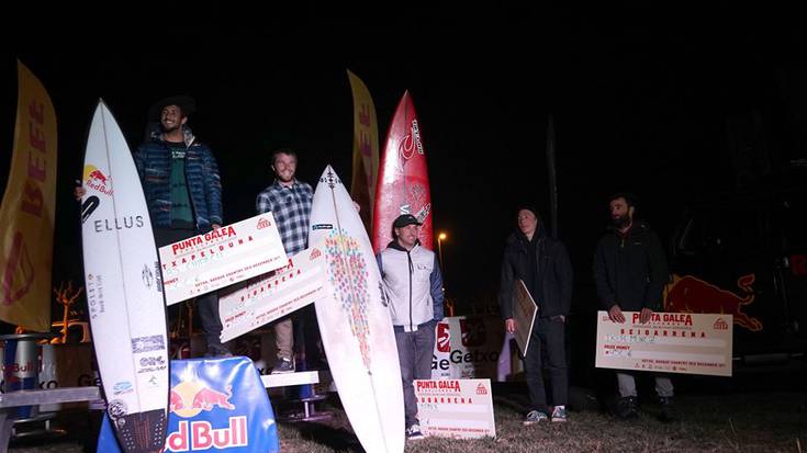 Indar Unanue laugarren izan da Punta Galeako olatu handietan