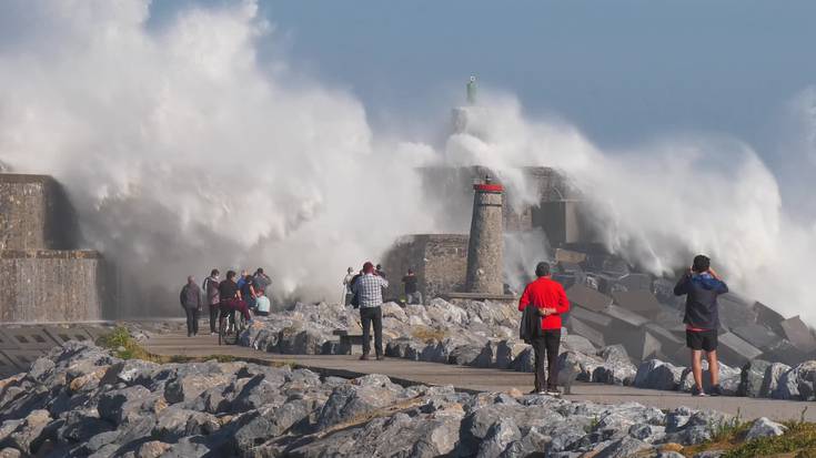 Denboraleak utzitako olatuak, bideoan