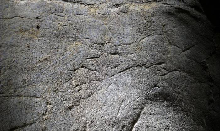 Paleolitoko grabatu multzoa aurkitu dute Zestoako Astuigaña haitzuloan