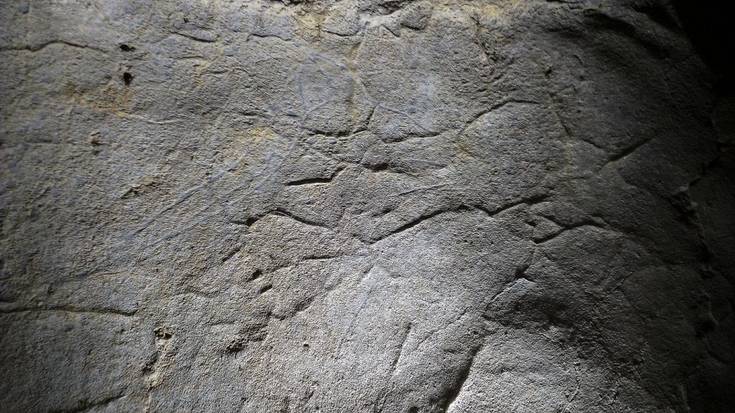 Paleolitoko grabatu multzoa aurkitu dute Zestoako Astuigaña haitzuloan