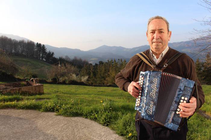 Tomas Zubizarreta 'Zendoia' soinu jotzailea omenduko dute  igandean