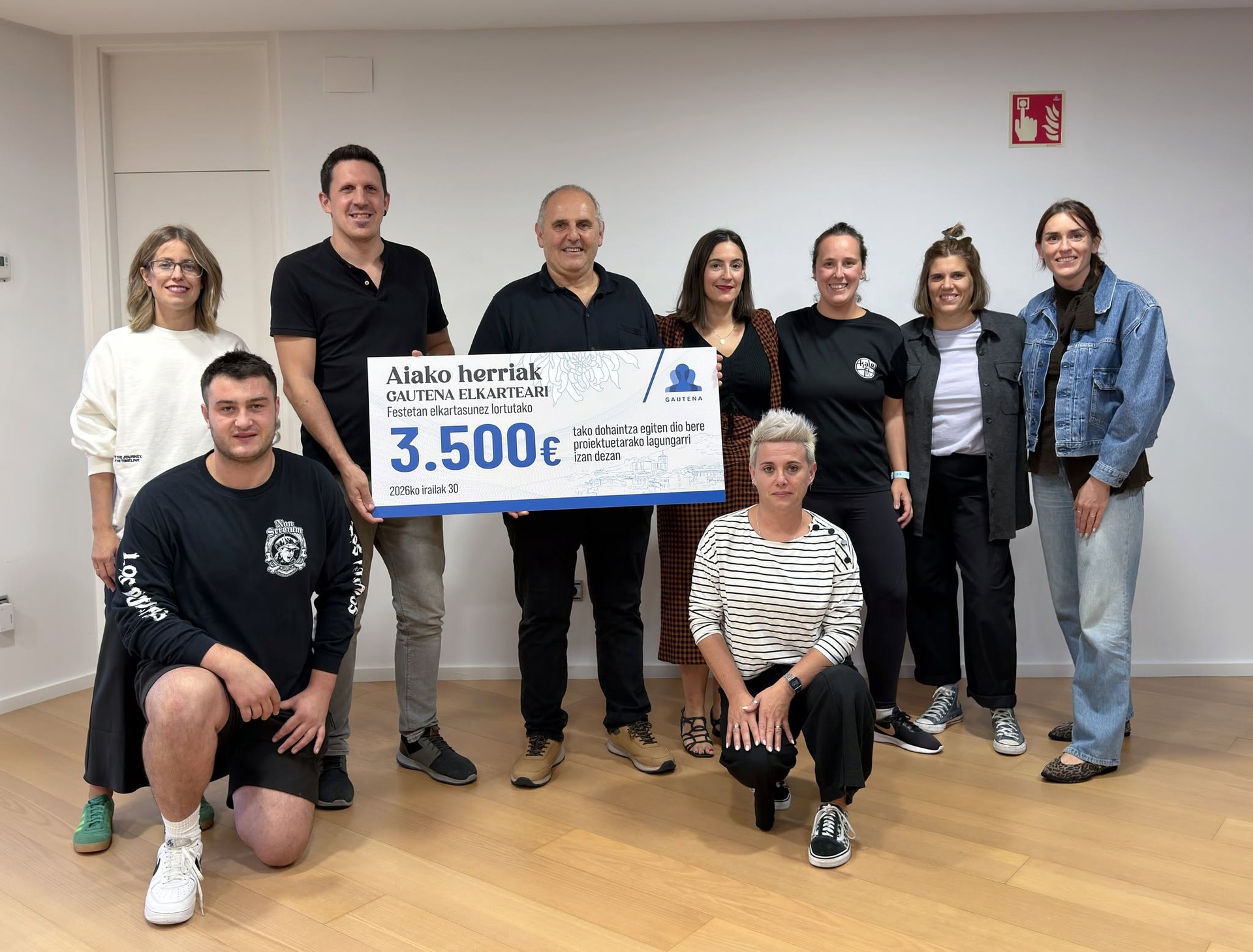 Aiako festetako ekimen solidarioek 3.500 euro bildu dituzte Gautena elkartearentzat
